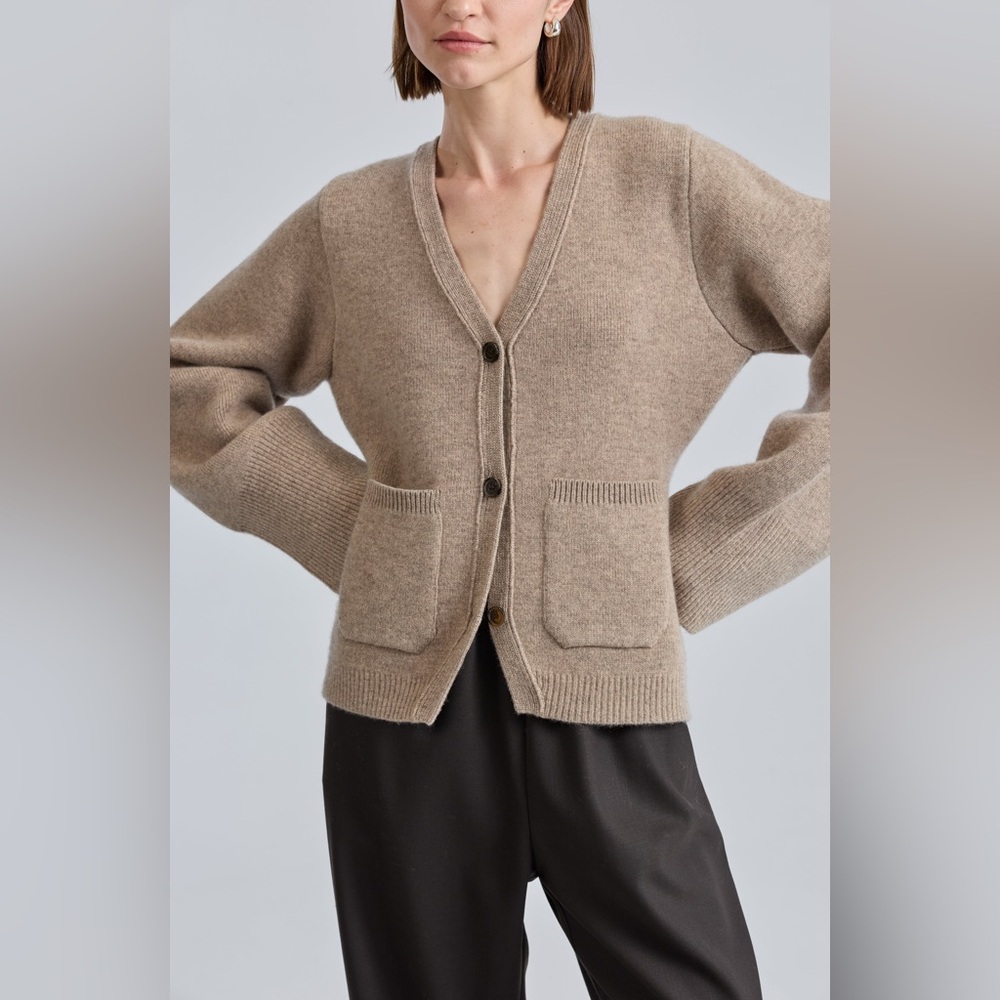 ๐SOLD๐ NWOT Almina Concept Merino Wool V Neck Cardigan in Oatmeal - Picture 3 of 14